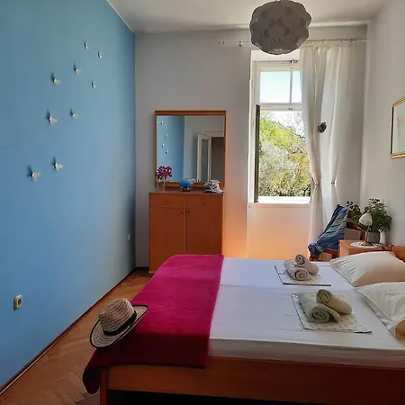 Kirigin Apartment *